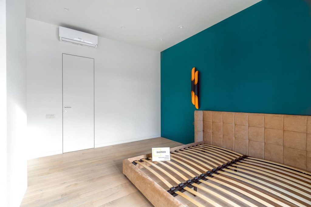 ремонт спальни в бирюзовых оттенках от компании Домео