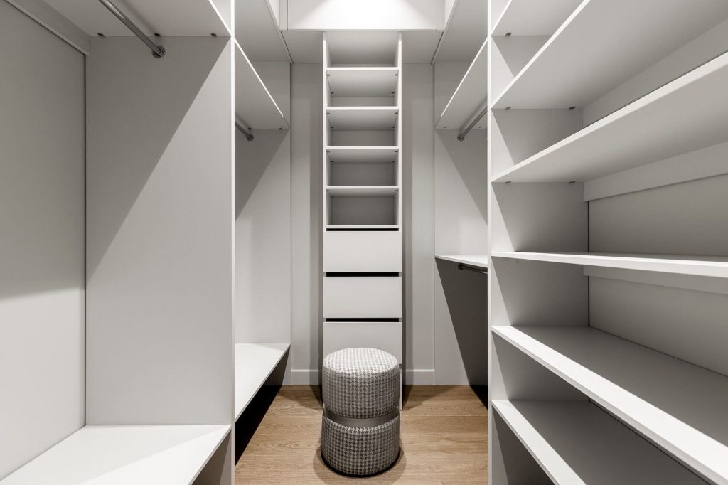 ремонт гардеробной в трехкомнатной квартире