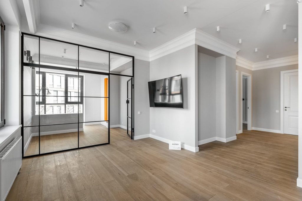 Стеклянная перегородка в интерьере