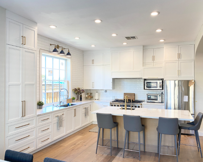 До и после ремонта кухни-гостиной