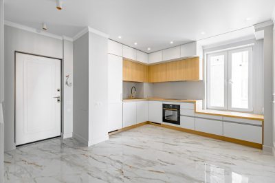 Укладка ламината и керамогранита от компании Domeo