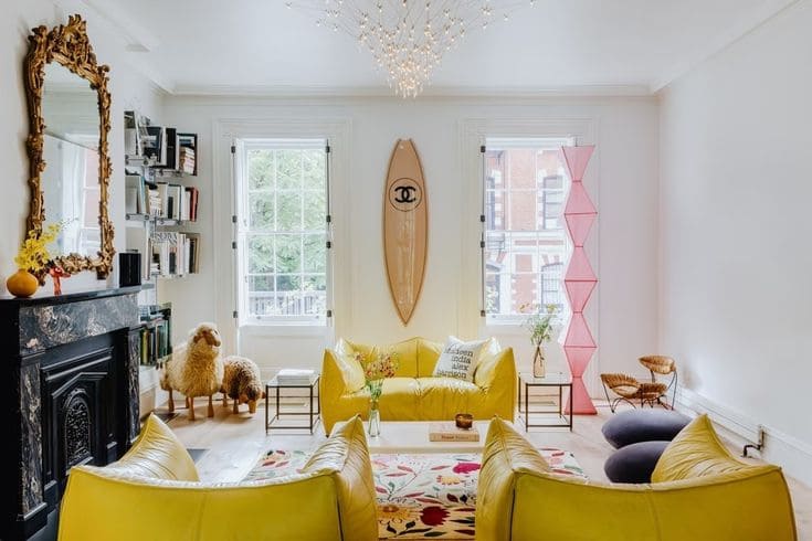 Ремонт квартиры в гостиной с желтыми акцентами в стиле онтоарт от компании Domeo