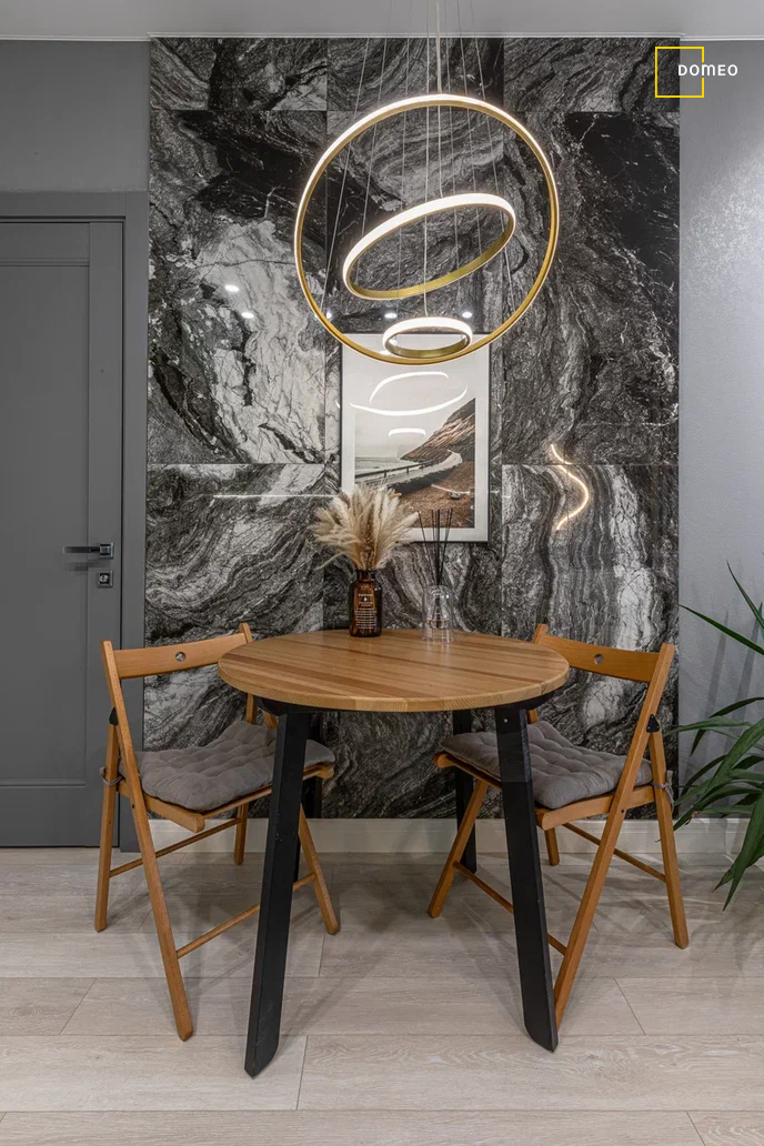 Укладка настенной темной плитки в ванной от компании Domeo