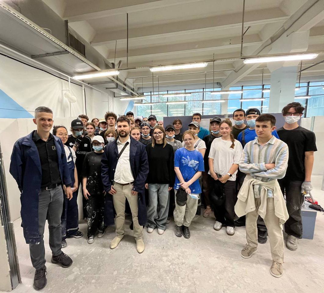 команда студентов со специалистами Domeo