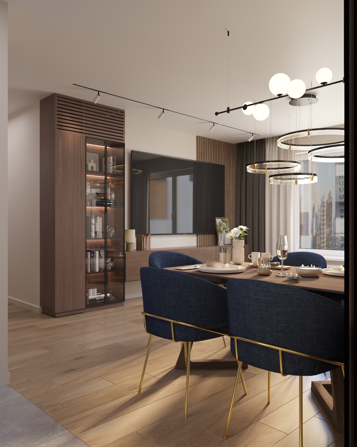 Стильная кухня-гостиная в теплых оттенках с насыщенным синим акцентом и элементами позолоты