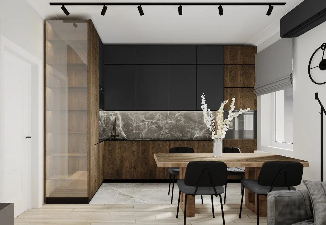 Брутальная кухня с графичными и деревянными фасадами и фартуком под мрамор 